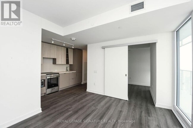 Photo du bâtiment - 3883-3883 Quartz Rd