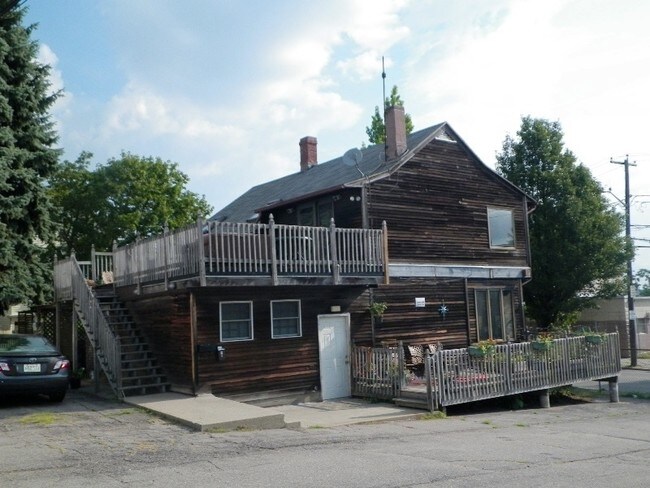 Building Photo - 112 Gano St