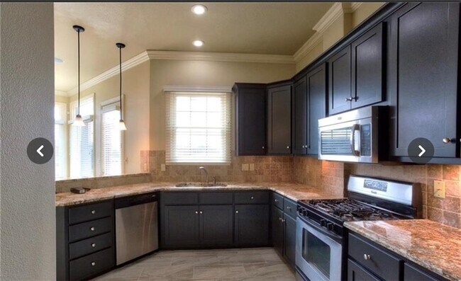 Building Photo - 2626 S Everest Ave