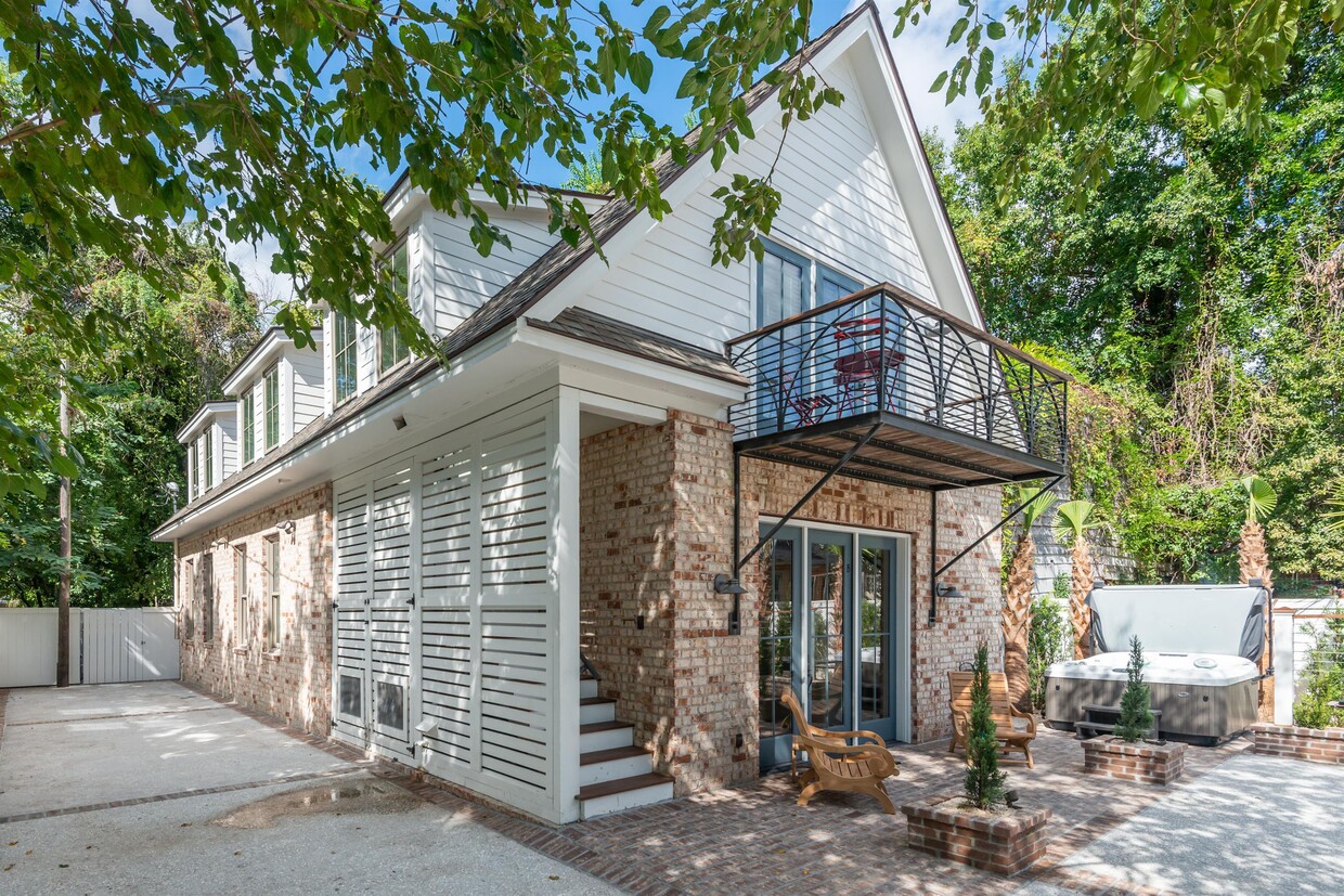 Primary Photo - 221 Ashley Ave