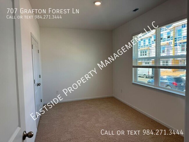 Foto del edificio - 707 Grafton Frst Ln