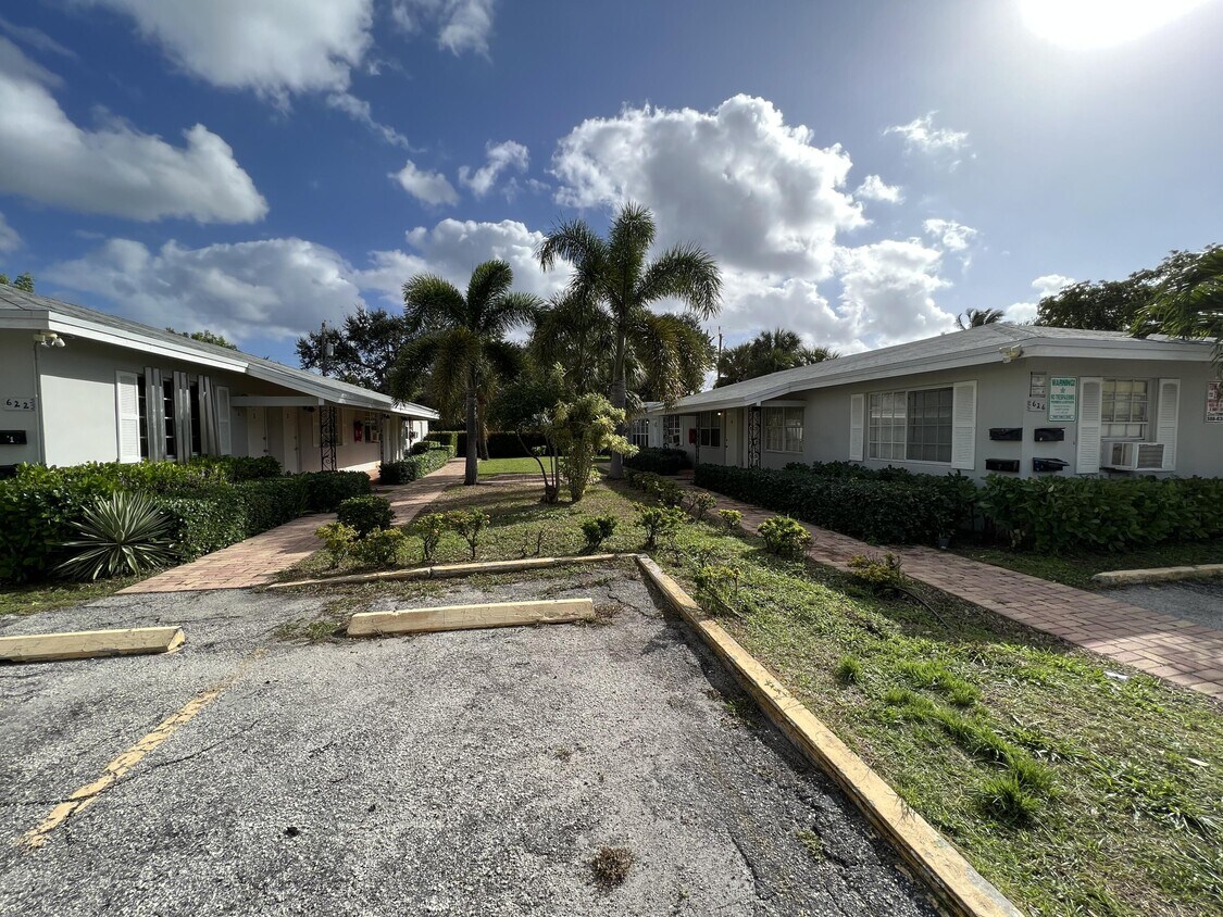 622 S Federal Hwy Unit 1, Lake Worth, FL 33460 Room for Rent in Lake