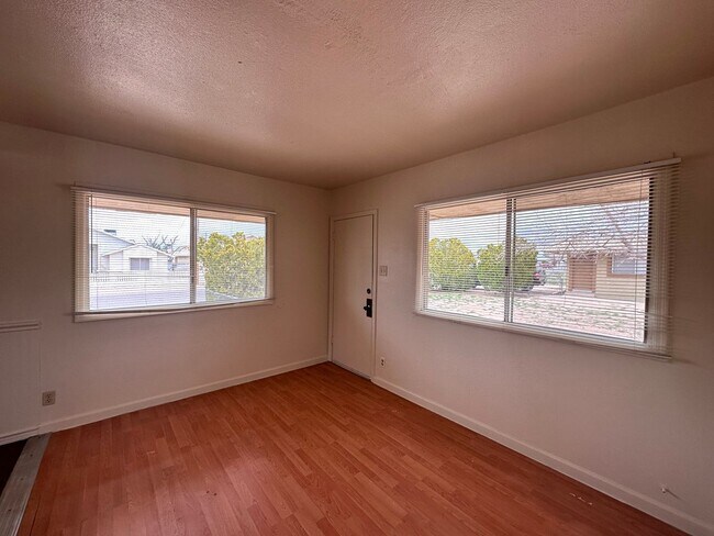 Foto del edificio - Cute 2 Bedroom Apartment!