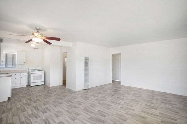Foto del edificio - 61712 Petunia Dr