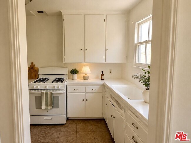Foto del edificio - 4707 Finley Ave