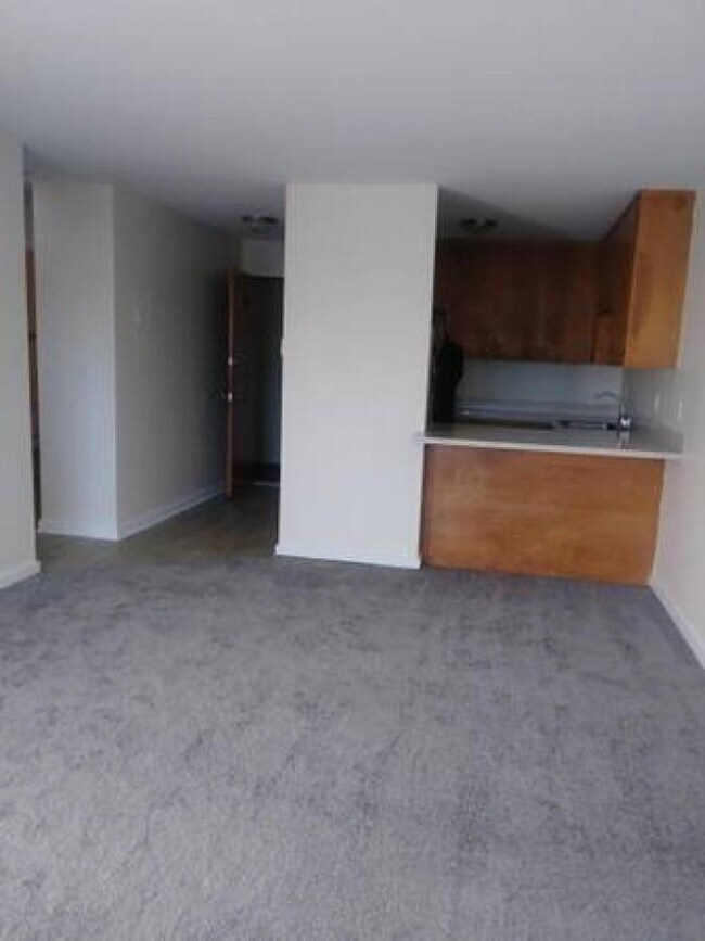 Building Photo - 1 bedroom in Seattle WA 98106