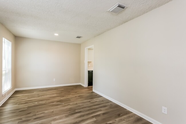 Building Photo - 1434 New Tree Ln