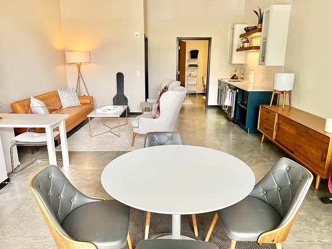 Foto del edificio - 815 E Mifflin St