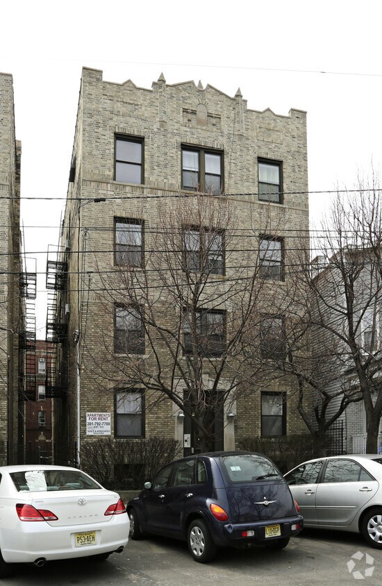 Primary Photo - 7 Laidlaw Ave
