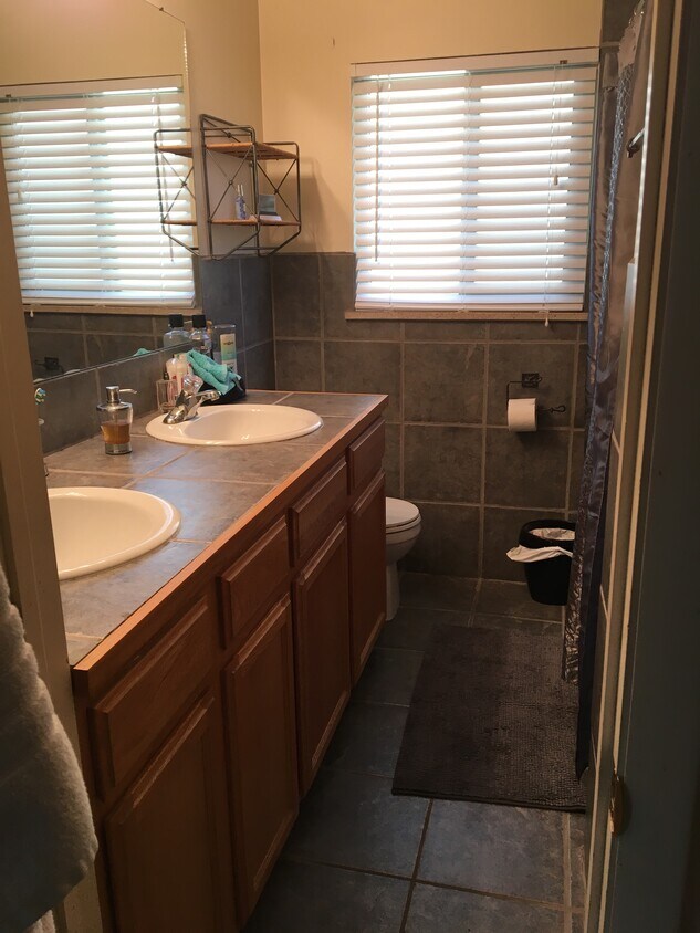 Foto principal - 1100 Emigh St