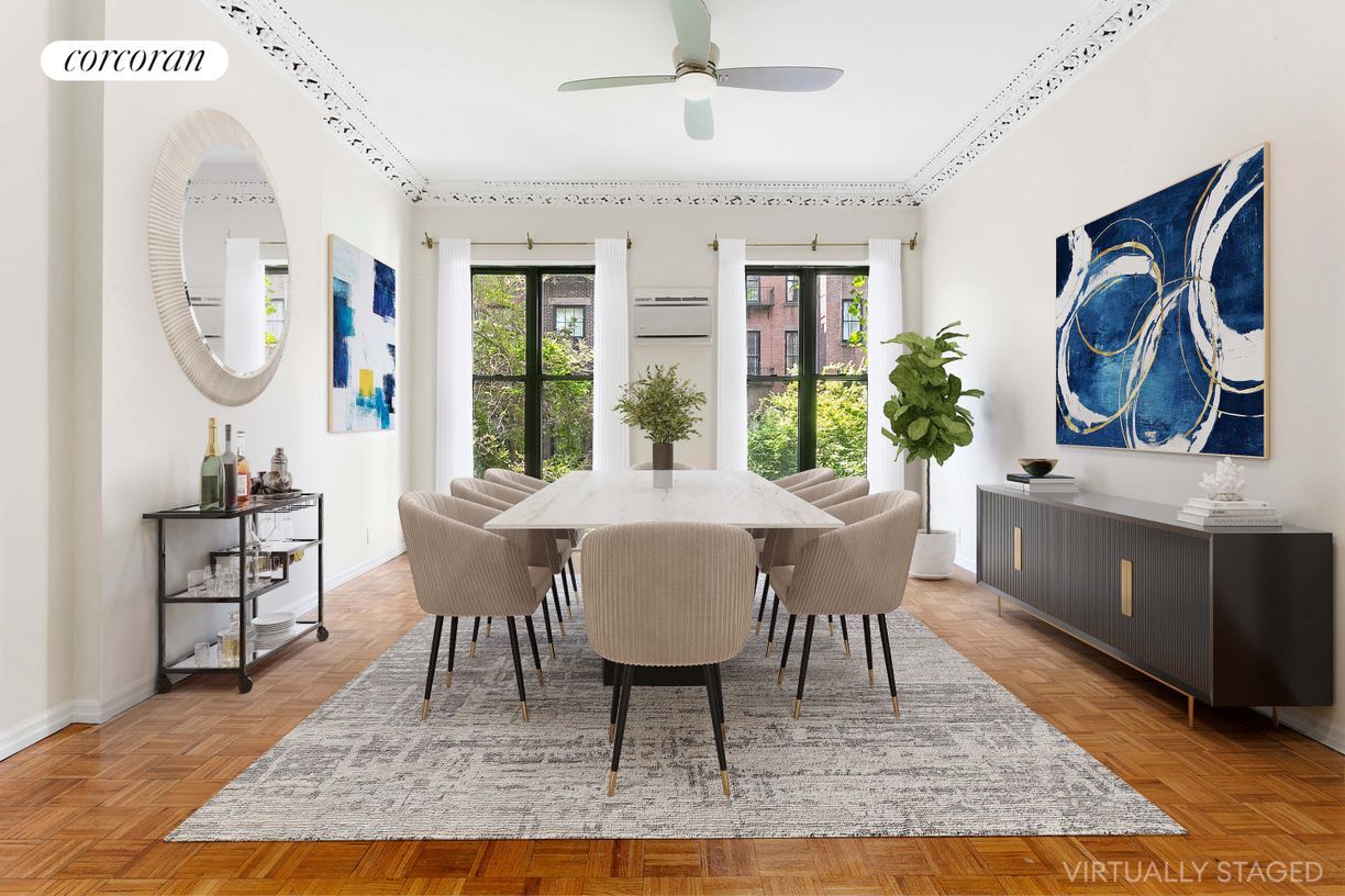 Foto principal - 230 E 11th St