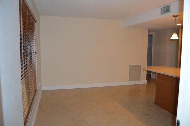Building Photo - 4019 SE 20th Pl