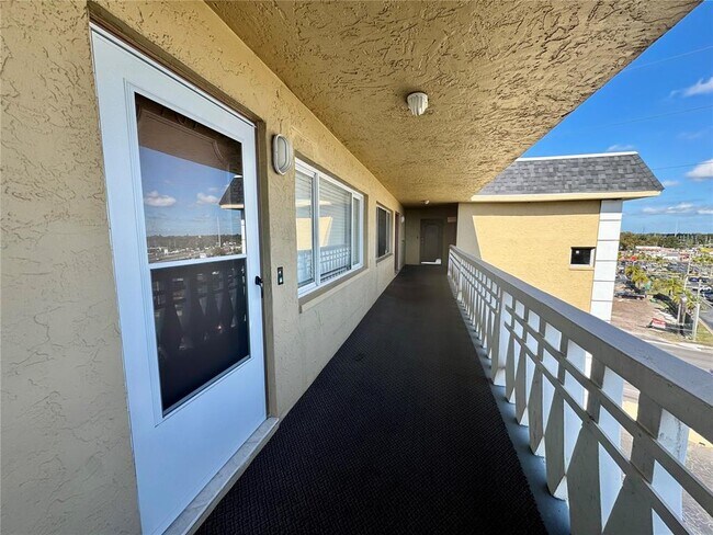 Foto del edificio - 8950 Park Blvd