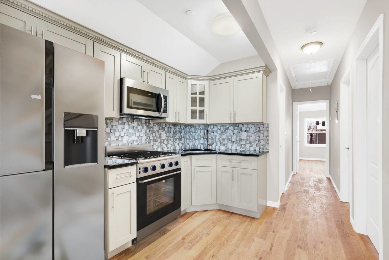 Foto principal - 32-41 100th St