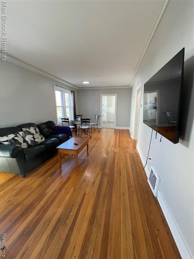 Building Photo - 808 Laprairie St