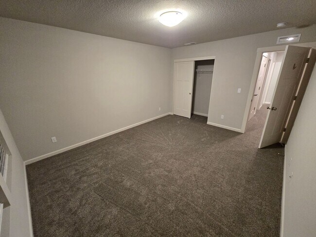 Foto del edificio - 3 bedroom 2.5 bath home in Albany; convenient commuting location to Salem, Lebanon, Corvallis