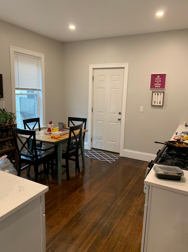 Building Photo - 71 Hillside St