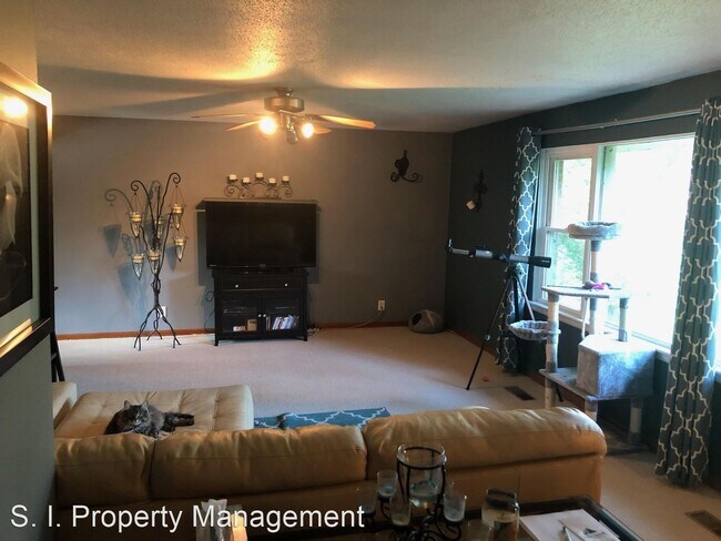 Building Photo - 5 br, 3 bath House - 705 Benwood Dr