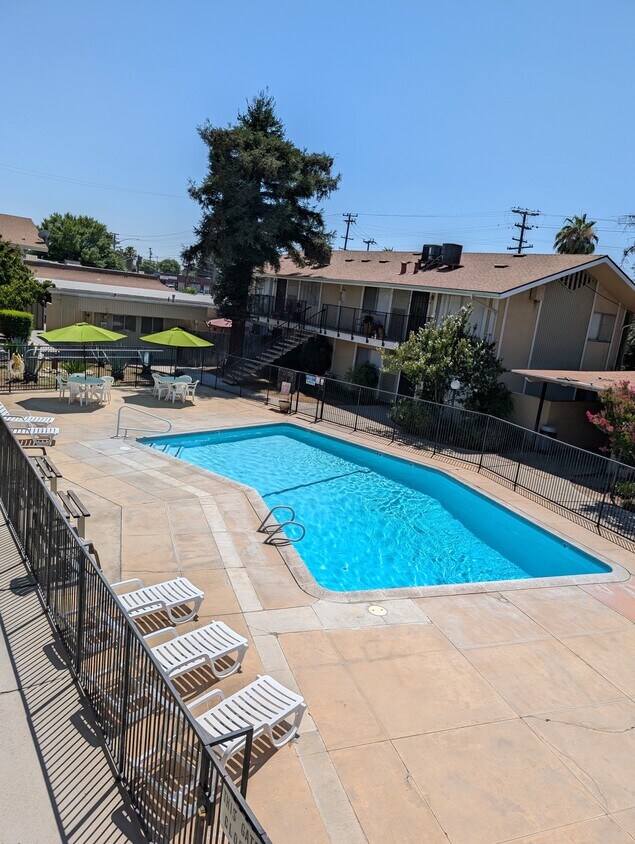 Foto del edificio - 3334 N Fruit Ave