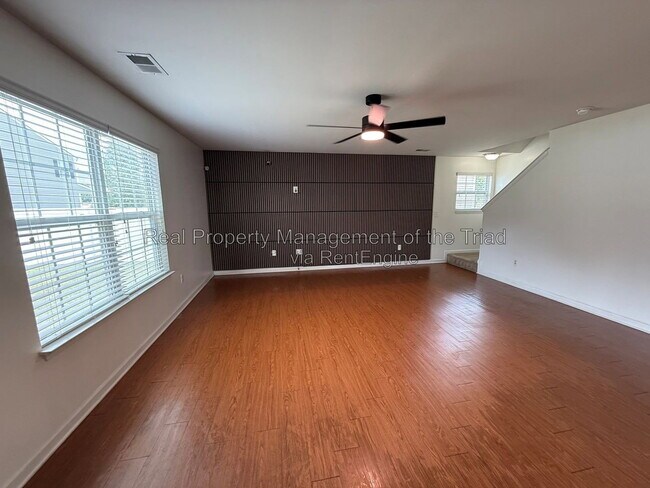 Foto del edificio - 1759 Waverly Oaks Dr