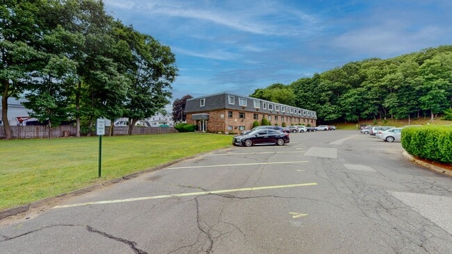 Building Photo - Convenient 1 Bedroom Condo close to train ...
