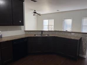 Foto del edificio - 313 Clover Brook Dr