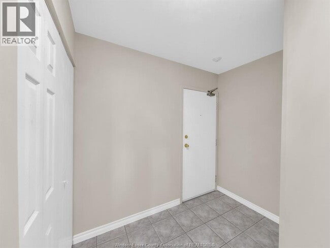 Building Photo - 1390 Lauzon Rd