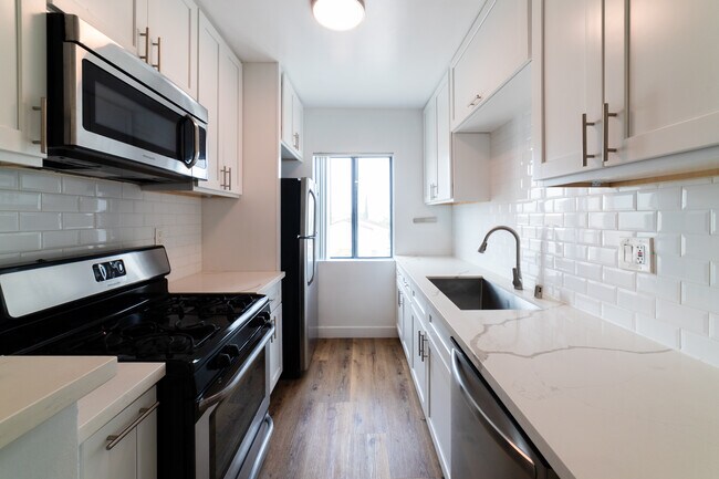 Building Photo - 2233 Ridgeley Dr