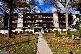 Building Photo - 10320 Westlake Dr