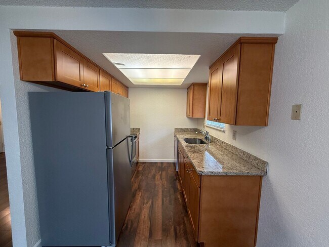 Building Photo - Charming 2 bed, 1 bath Lynnwood Condo, $1695/mo.