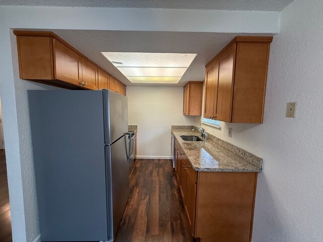 Building Photo - Charming 2 bed, 1 bath Lynnwood Condo, $1725/mo.
