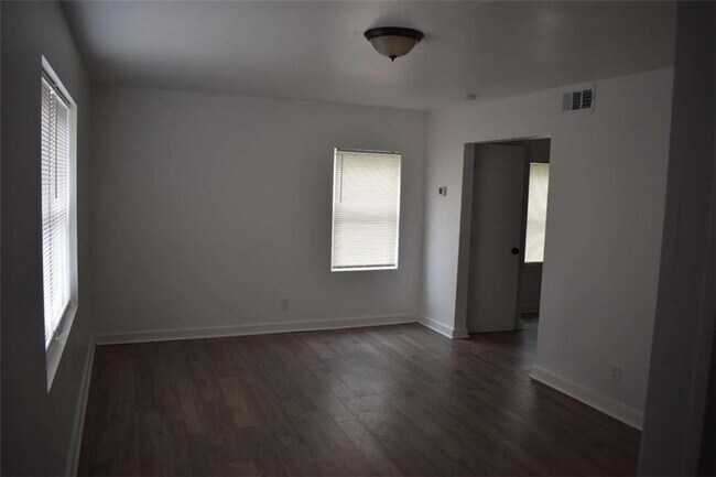 Foto del edificio - 1156 Triple Hill Dr