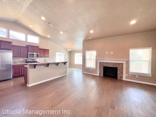 Building Photo - 3 br, 2 bath House - 4832 SW Volcano Avenue