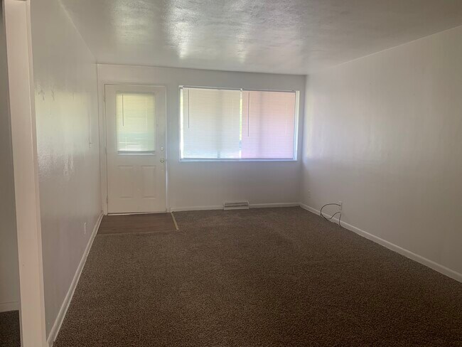 Foto del edificio - 2902 N Rockwood Dr