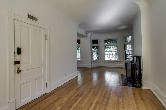 Building Photo - 2216 N Cleveland Ave