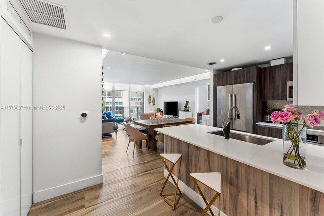 Foto del edificio - 488 NE 18th St