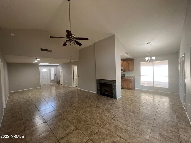 Building Photo - 1241 W Calle Del Norte
