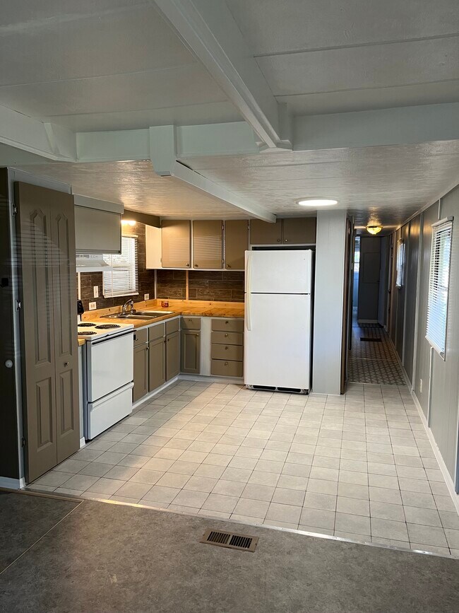 Foto del edificio - 9441 Teak St