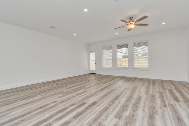 Building Photo - 12312 Maria Heights Ct