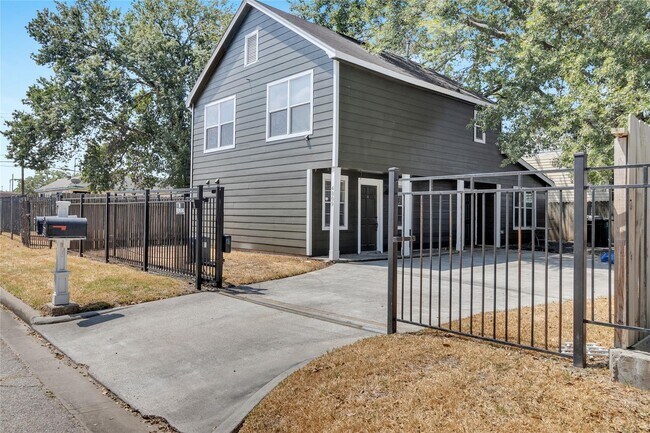 Foto del edificio - 4809 McEwen St