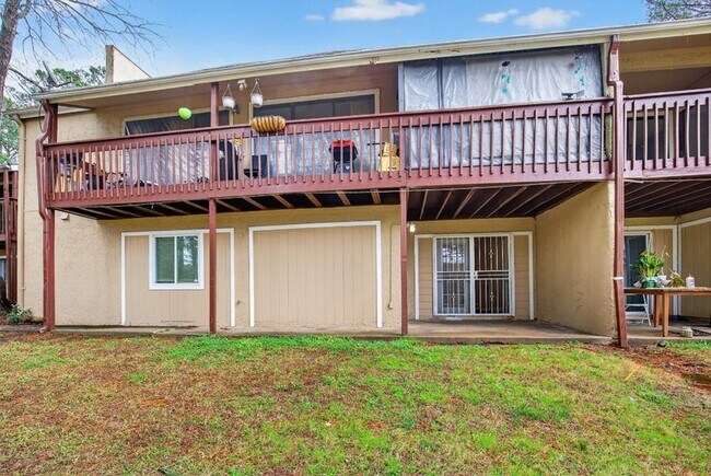 Building Photo - 3575 Oakvale Rd