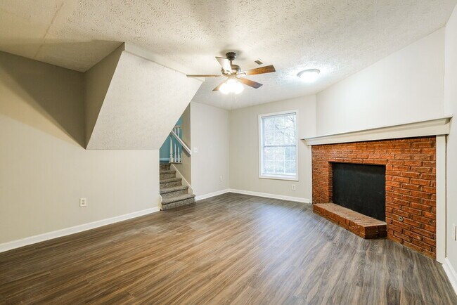 Foto del edificio - 3296 Goldenchain Dr