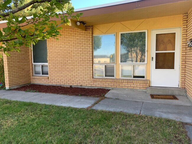 Apartamento amueblado súper lindo de 2 habitaciones y 1 baño - 896 Raymond Dr