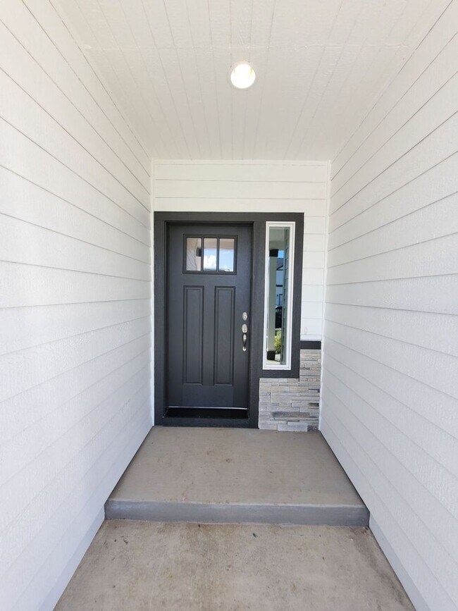 Building Photo - New 3+ Bedroom in North Albany.  Available...