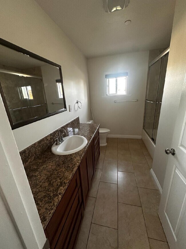 Foto del edificio - 1334 W 103rd St
