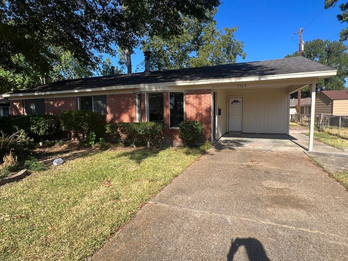 Primary Photo - BIG HOME IN GARDEN VALLEY AREA OF SHREVEPORT
