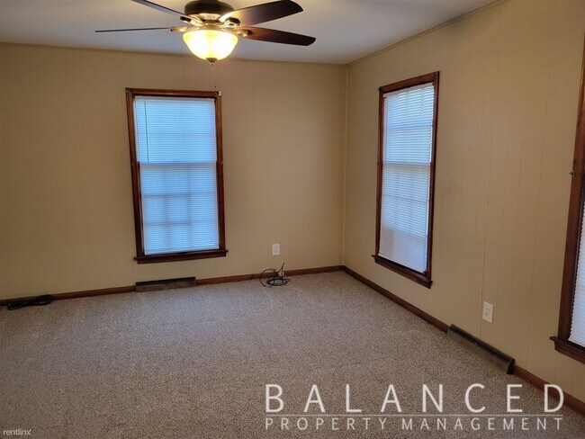 Building Photo - 2 br, 1.5 bath House - 2215 SE Kentucky Ave