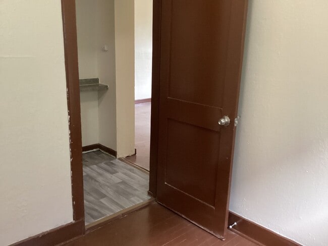 Building Photo - 3 Bedroom Lower Duplex