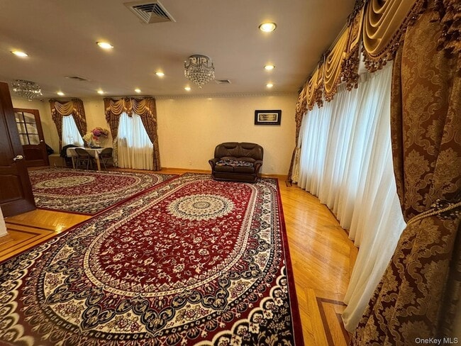 Photo - 109-04 Myrtle Ave House