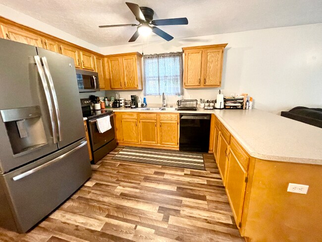 Foto del edificio - 212 Oaklawn Dr